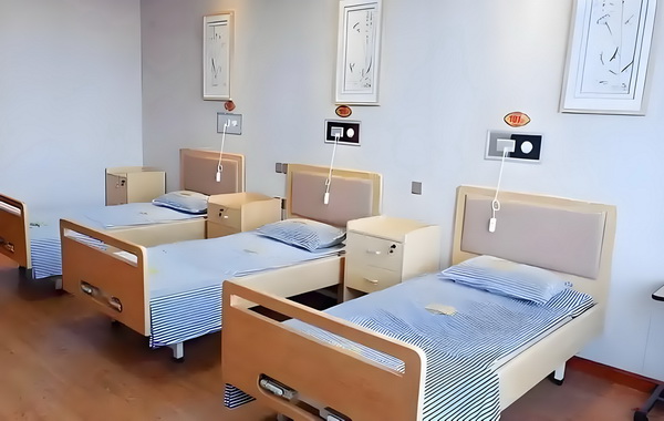 深圳如何办理入深户_汪小菲带儿女到内蒙古，玥儿骑马他牵马 男子前方后发现卧轨